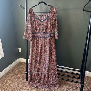 NWT - BloomChic midi floral dress
